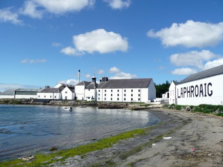 Laphroaig_Distillery